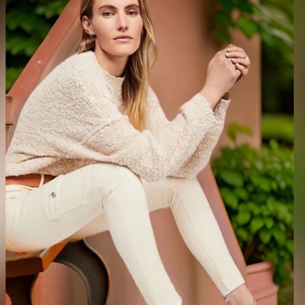 FREE PEOPLE Cream Colored Cargo Skinny Jeans With Raw Hem Size 27